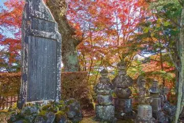  Along the way I visited this lesser known temple and explored its colorful garden