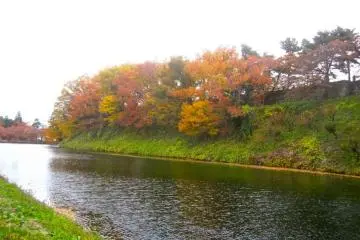 <p>คูน้ำทางทิศใต้</p>