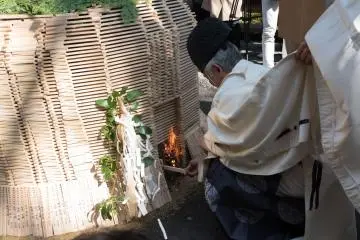 The Jōe of the Priest are held back for safety