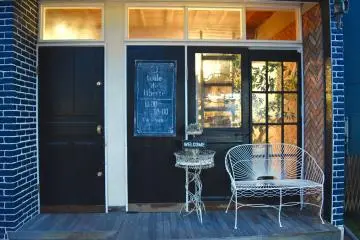 Toile De Liberte Cafe in Nakacho  [Cerrado]