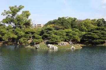 <p>อีกเกาะหนึ่งในสวนทิศใต้</p>