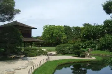 Korakuen Garden - another beautiful pond