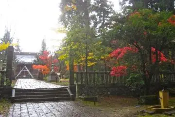 Approaching the main building