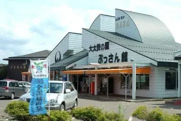 <p>In the same parking lot of the museum is the Takanosu rest area. There is a rest room, gift shop, and tasty ice cream for sale.</p>