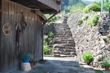 <p>Tangga batu</p>