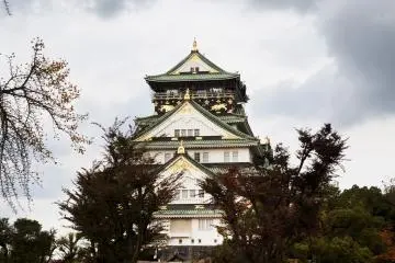 A glimpse of the Castle