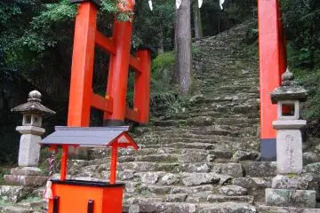 Steep steps up to Kamikura Shrine