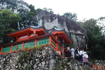 Big rock at Kamikura Shrine