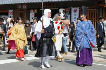To the left: Benkei, a 12th century Japanese warrior monk who served great samurai Minamoto no Yoshitsune, is a regular at Kumano's festivals