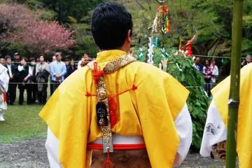 Only yamabushi are allowed into the roped-off square, which equals a sacred space. Everyone else has to assemble outside