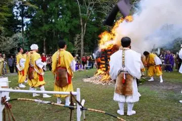 Each part of the yamabushi gear has a meaning. The animal skin, called hisshiki, worn in the back also has symbolic meaning but also serves a practical purpose, namely as a sort of blanket when sitting on rocks or on the ground