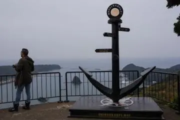 An anchor marking a view point of Shimoda port. You can see the black ship tours come and go from the port.