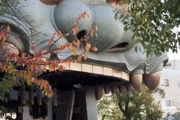 the giant lion
