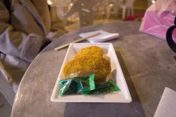 Salah satu makanan yang dijual: babi tepung dengan jahe