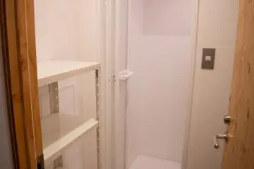 Ruang yang cukup di kamar mandi