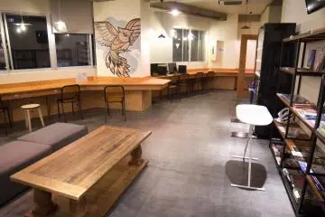 Tersedia papan setrika dan setrika