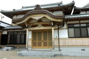 Honpukuji has older buildings too
