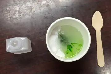 Ajout d'un produit chimique.
