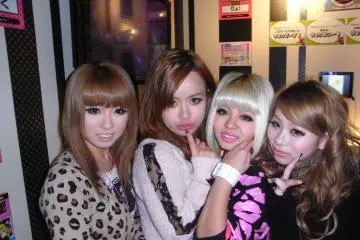 Gal in Gal-Cafe 10sion