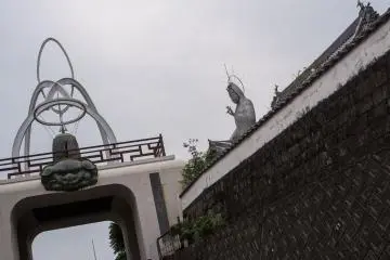The first glimpse of the temple as you walk up the hill
