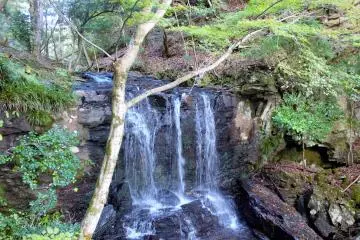 The nearby "Tabinoshiri Waterfall"