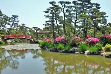 The garden was modeled after Lake Biwako and Omi Hachiman