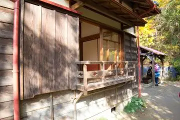 Bagian luar belakang rumah