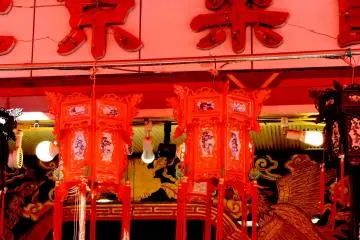 Tasselled red lanterns