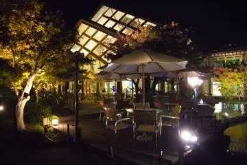 It would be a lovely place to dine