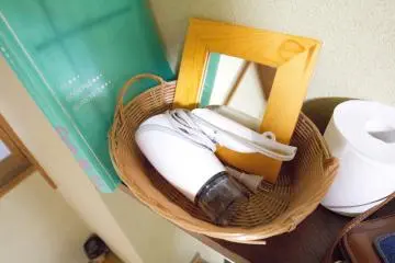 Hairdryer and small mirror provided