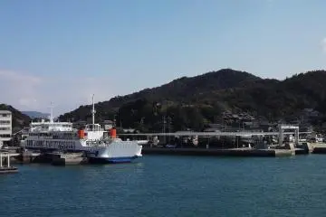 미야노우라의 페리 항구