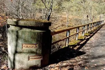 This bridge is near the start of the trail