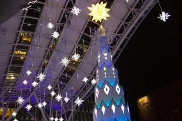 Un superbe arbre de Noël fait de lumière !