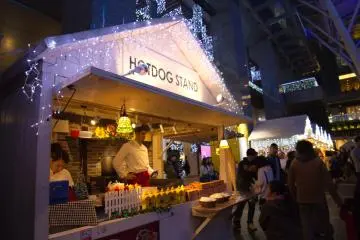 Un stand de hotdog