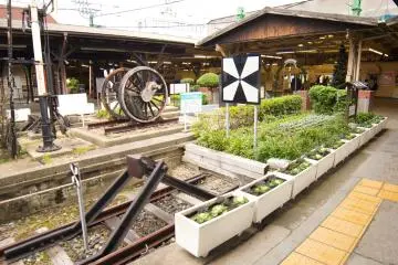 Already some gorgeous decoration inside the station