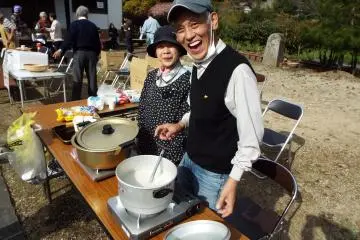 Serving Amazake drink in Omori