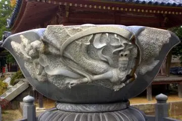 An amazing waterbowl statue with relief carving
