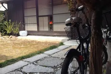 Park your bike and take a stroll to the cafe
