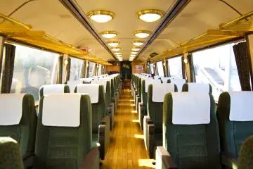 Le charmant intérieur du wagon