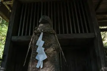 A stone statue in front of the tea hall