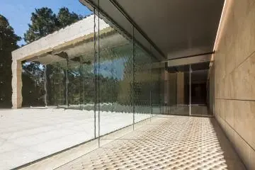 東京都庭園美術館　新館 アプローチ