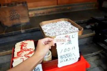 Photo: <a href="http://en.japantravel.com/tokyo/learning-about-omikuji/14796" target="_blank" rel="noreferrer noopener nofollow">Karen Zheng </a>