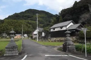 This road leads to the hills where the falls are