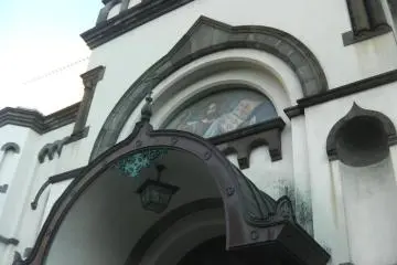 Eastern European style of design, decoration and shape