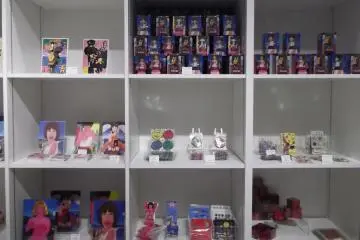 Beberapa contoh suvenir yang dapat Anda beli