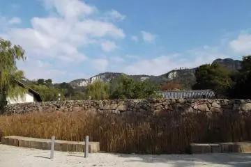 <p>The wall of the stone circle; the sculptures are inside</p>