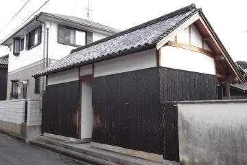 <p>The entrance to Gokaisho</p>