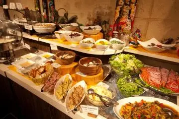 Que Bom salad bar (Photo: Que Bom)