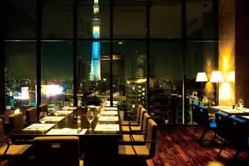 Amazing backdrop outside the restaurant and bar windows (Photo: The Gate Hotel Kaminarimon)