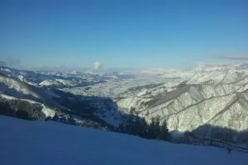 The views up the Uonuma valley to Muikamachi and Urasa are amazing.